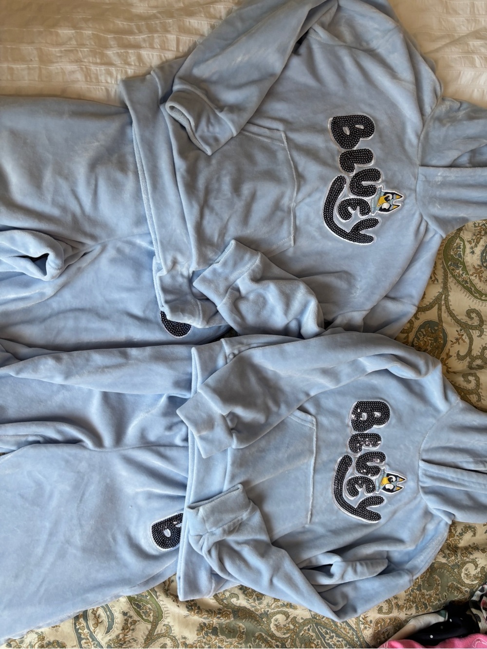 Bluey Toddler Velour track set Hoodie/flare leg with Sequin Applique 5T twins
